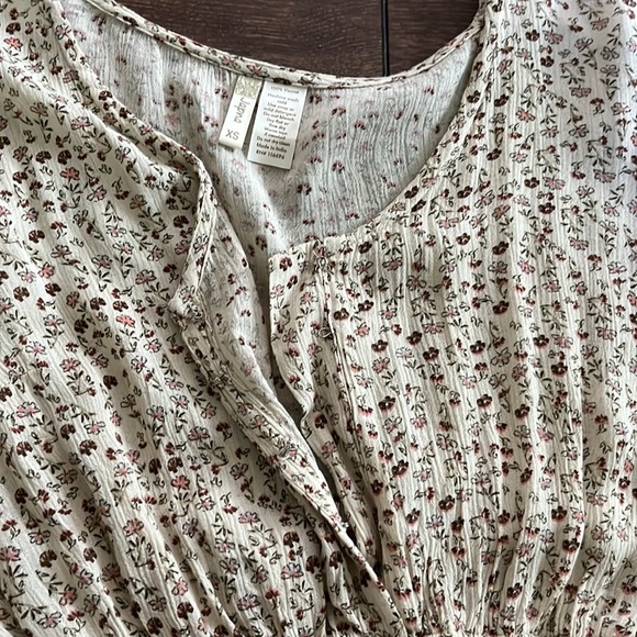 Cute floral beige top - Picture 3 of 3